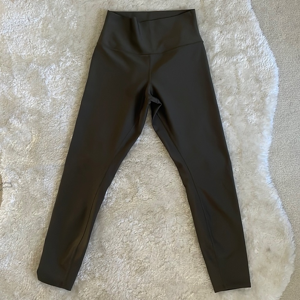 Alo Yoga 7/8 High Waist Airlift Leggings Olive green sz medium